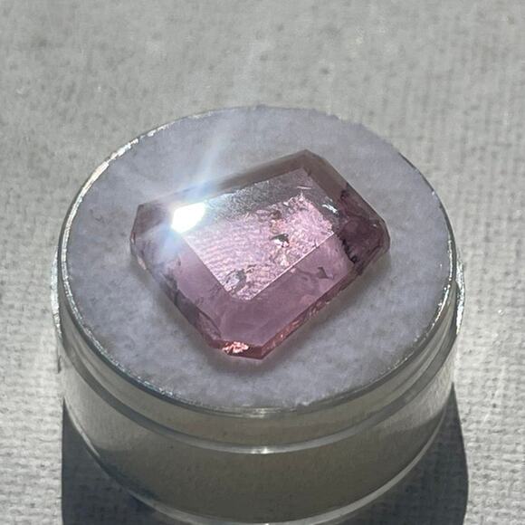 7.5 ct Himalaya Mine Pink Tourmaline - Custom Cut Shield - Picture 2 of 11
